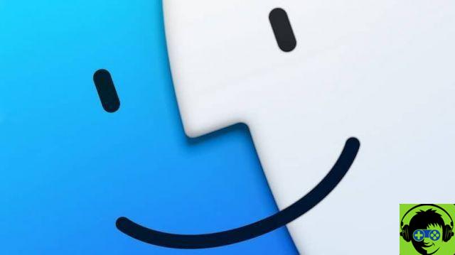 Comment puis-je personnaliser facilement la barre supérieure du Finder sur mon Mac OS ?