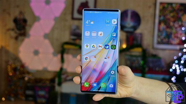 LG Wing review: the T-shaped smartphone convinces