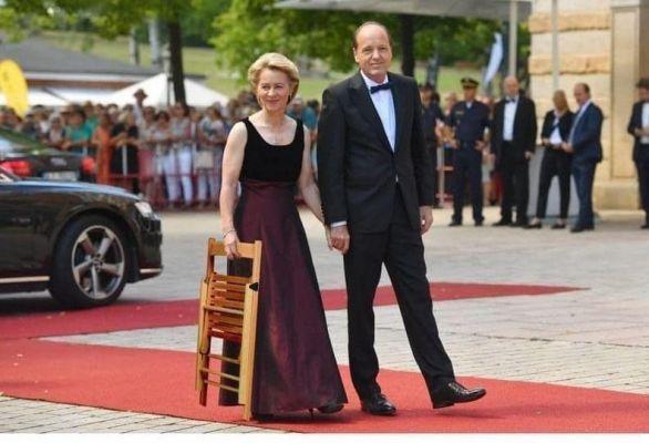 Erdogan deja a Von der Leyen sin silla: e inmediatamente es un meme