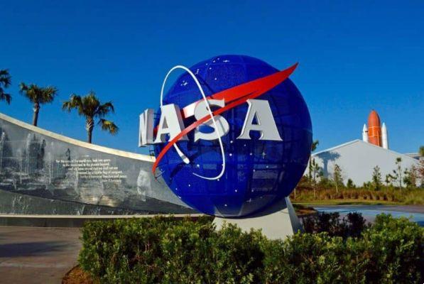 How to download and install the official NASA application on Android