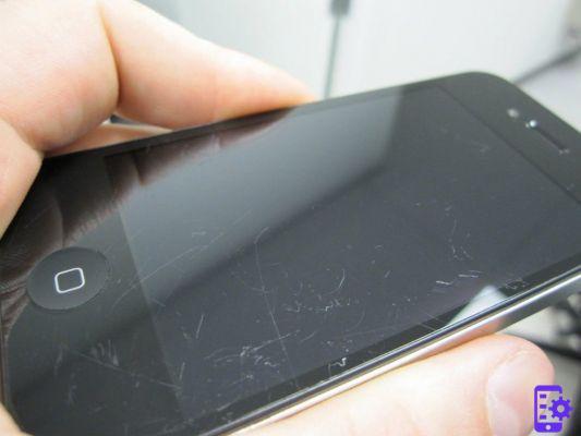 Remove scratches from the iPhone screen