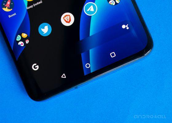 Customize and hide the Android navigation bar
