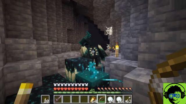 How to fight a warden in the Minecraft Caves & Cliffs update