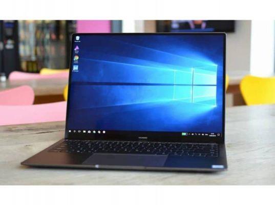 Comment puis-je éviter de toucher le pavé tactile lors de la saisie dans Windows 10 ?