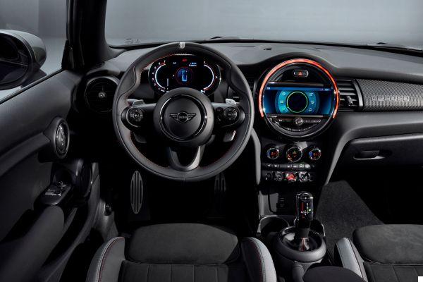 MINI John Cooper Works GP, o britânico mais radical está pronto para entrar na pista