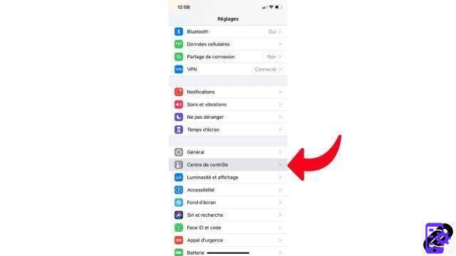 ¿Cómo personalizar el centro de control en mi iPhone?