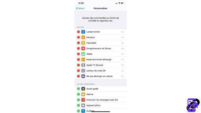 ¿Cómo personalizar el centro de control en mi iPhone?