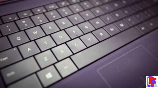 Comment faites-vous l'accolade sur le clavier du PC