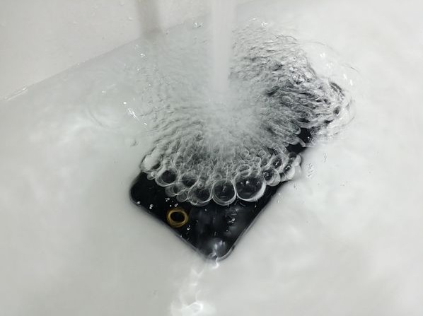 Eau sur iPhone 6/6s, comment éviter les dégâts