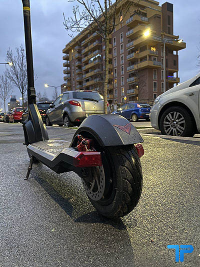 La revue Lexgo Lex R10. La trottinette électrique est-elle faite pour vous ?