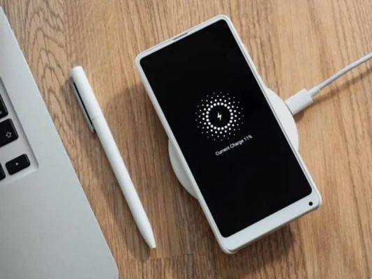 What is Qi wireless charging of Android phones and how does it work?