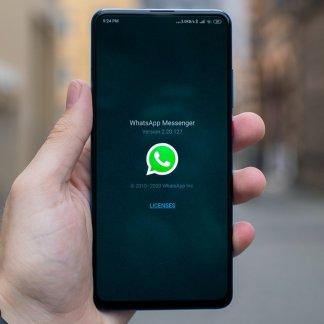 WhatsApp: How to send a single-view photo or video