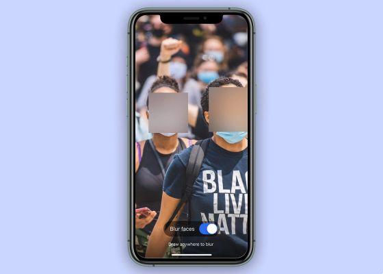 How to blur your face and other parts of an image with your mobile