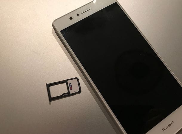 Cómo insertar la SIM de Huawei