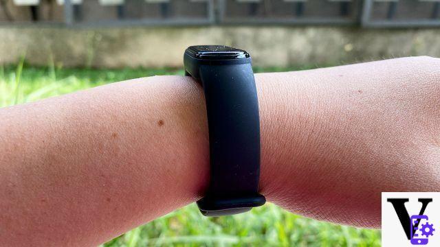 Xiaomi Mi Band 5 review. Does it make sense to buy it?