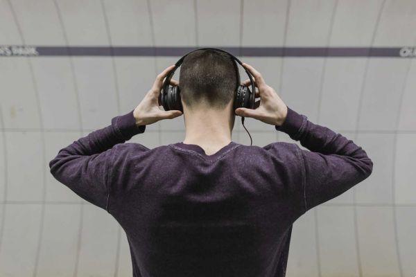 Best Headphones • Buyer's Guide 2022