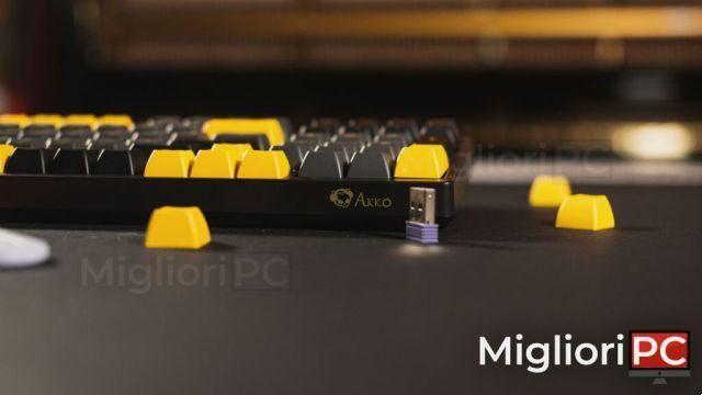 Teclado mecánico personalizado Akko • Revisión de 3098B Black & Gold