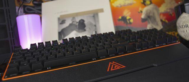 Revisão do PG100PRO Pyramidea Gaming • O teclado óptico-mecânico fabricado na Itália