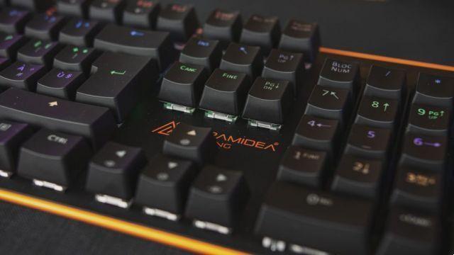 Test du PG100PRO Pyramidea Gaming • Le clavier optique-mécanique fabriqué en Italie