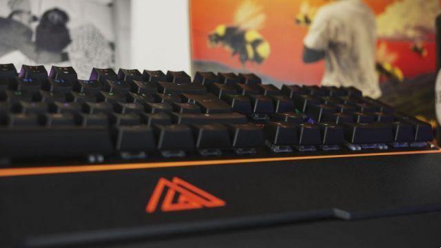 Test du PG100PRO Pyramidea Gaming • Le clavier optique-mécanique fabriqué en Italie