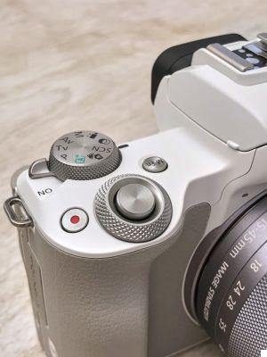 EOS M50 Mark II: small, beautiful and white