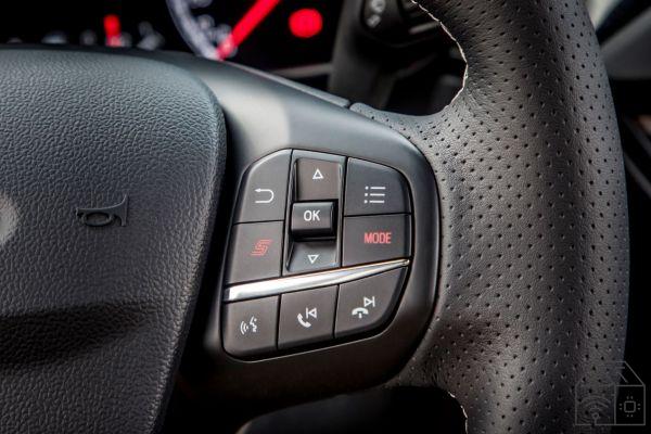 Test drive do Ford Focus ST: ela é a Hot Hatch mais engraçada?