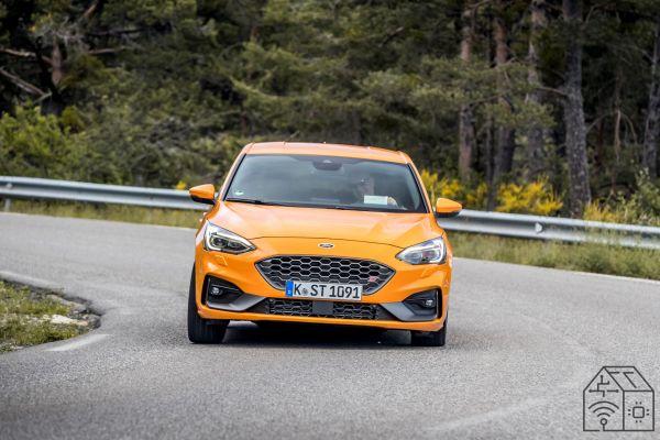 Test drive do Ford Focus ST: ela é a Hot Hatch mais engraçada?