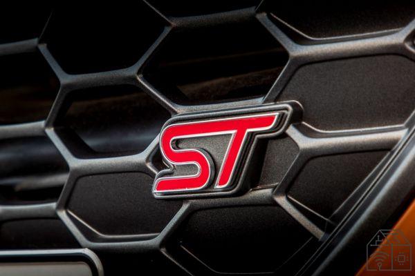 Test drive do Ford Focus ST: ela é a Hot Hatch mais engraçada?