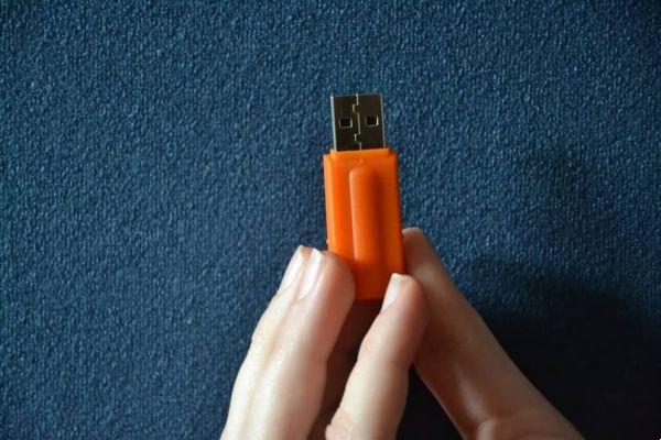 How to recover hidden files from virus infected USB in Windows 10