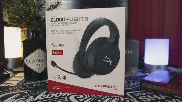 HyperX Cloud Flight S Review • Gaming Headphones with Wireless Charging!