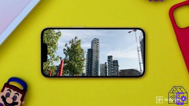 L'examen de l'iPhone 13. L'appareil photo évolue toujours