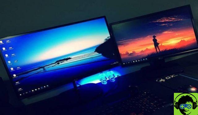 How to put different wallpapers on 2 monitors in Windows 10?
