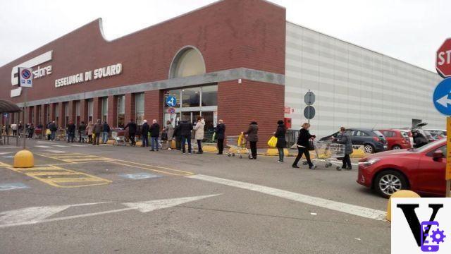 Esselunga et Coop sautent les files d'attente pour éviter de faire la queue devant les supermarchés