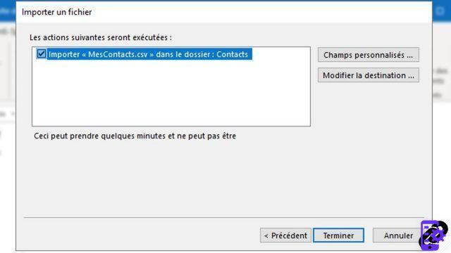 Como importar uma lista de contatos para o Outlook?