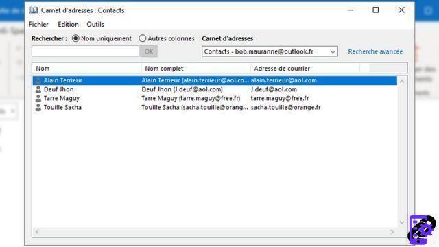 Como importar uma lista de contatos para o Outlook?