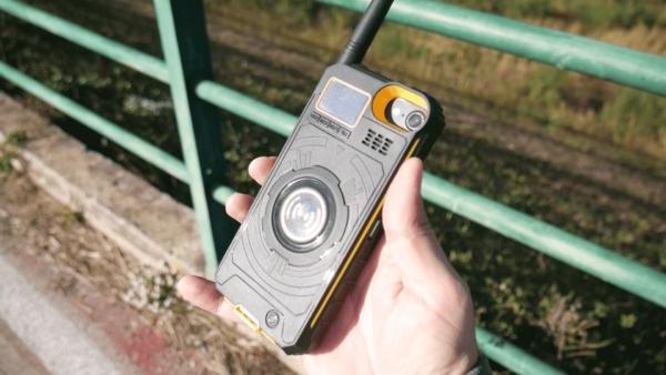 No.1 IP01, a capa que transforma o iPhone em um Walkie-Talkie!