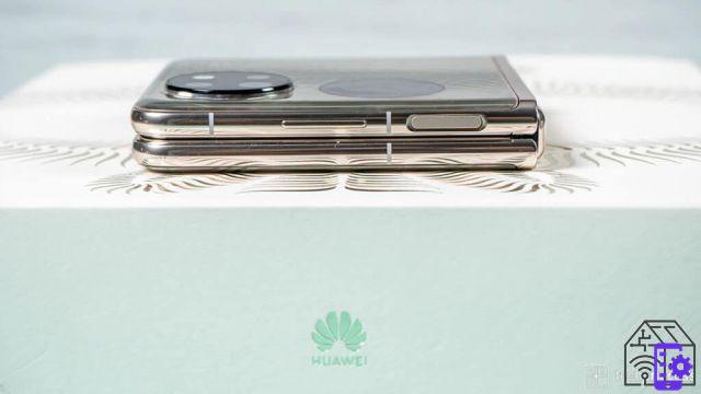 The review of Huawei P50 Pocket, the compact folding