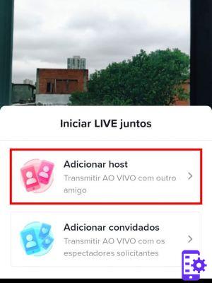 Como fazer live no TikTok em casal com um amigo