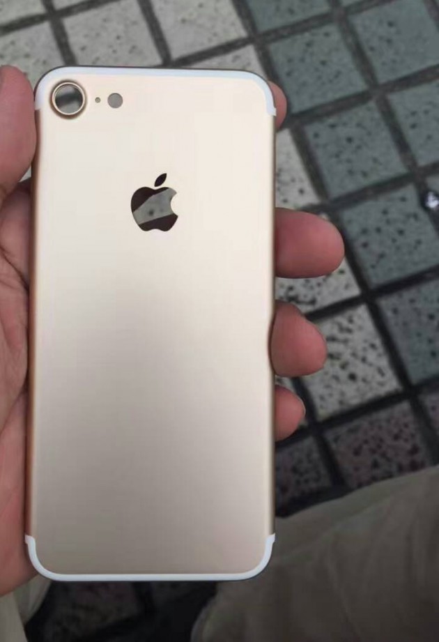 iPhone 7 shown in a new detailed shot