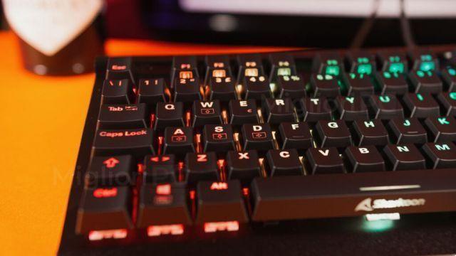 Revisão do Skiller SGK60 • O melhor teclado mecânico da Sharkoon?